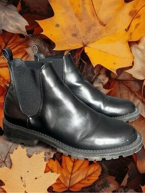 Black Chelsea Boots - Sleek Slip-On Dress Casual